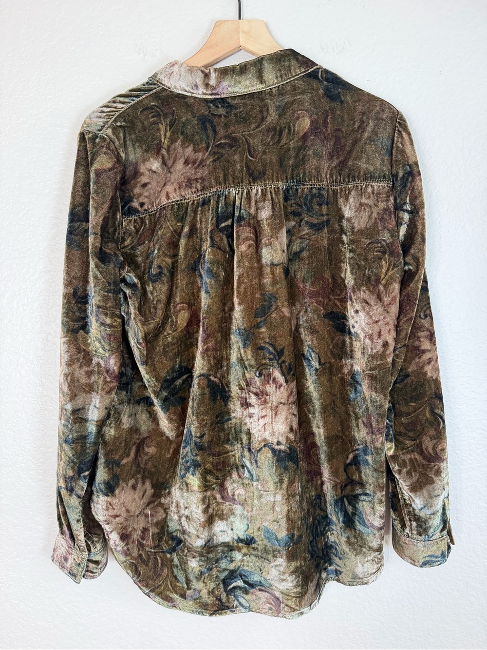 Anthropologie Pilcro Hadley Relaxed Button Down Shirt Velvet Paisley Floral $138 - Picture 5 of 10